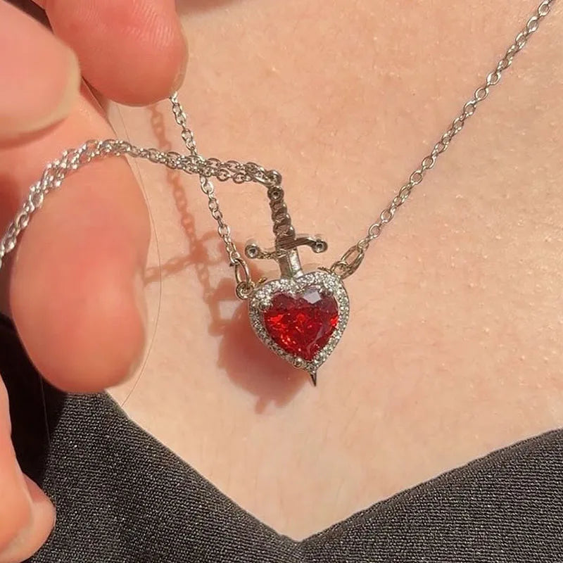 Colar espada e coração DELUXE - compre 1 e leve 2 para casais! - MOON